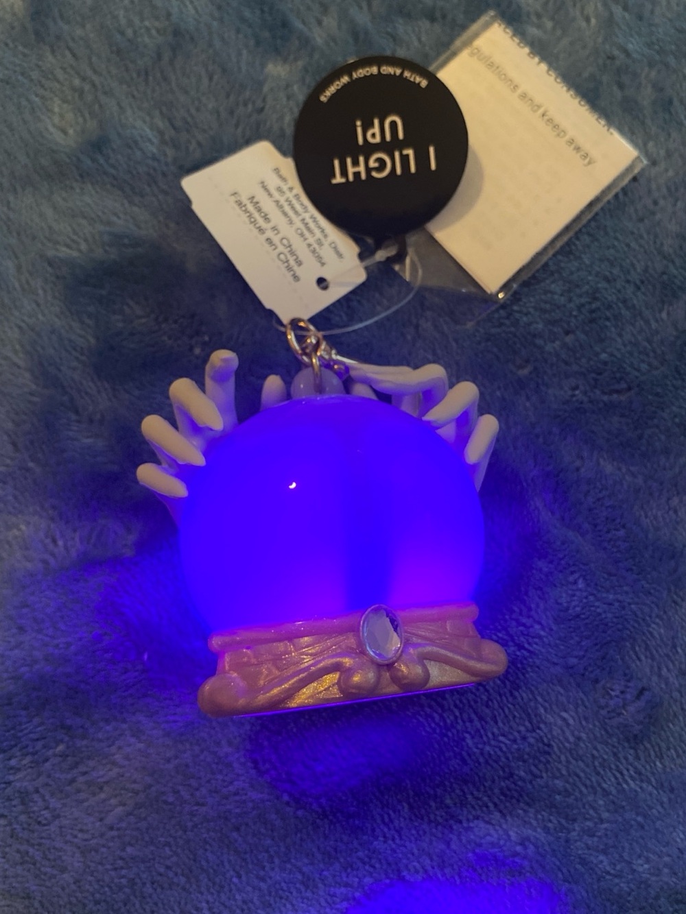Halloween Light-Up Crystal Ball fortune teller Keychain - Blue